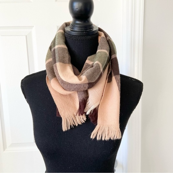 Vintage Paulo Conti Pure Wool Plaid Rectangle Scarf  with Fringe - Picture 4 of 9